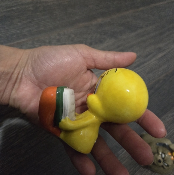 Tweety and Bulldog Salt and Pepper Shakers - Picture 3 of 8